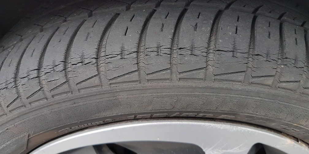 cracks on the tire’s sidewall