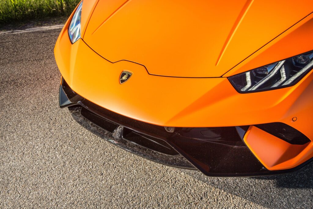 lamborghini huracan performante uses a carbon fiber air dam